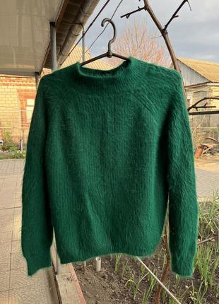 Трендовый зеленый свитер