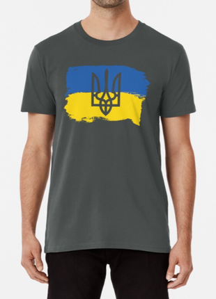 Мужская и женская патриотическая футболка с принтом флаг украины и герб украины5 фото