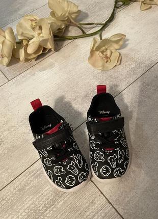 Легкі шкіряні кросівки міккі мокасини, кеди clarks розмір вказаний eur 20-211 фото