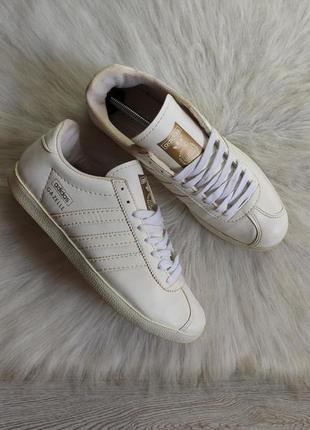 Білі шкіряні кросівки, кеди adidas gazelle жіночі оригінал кеди золоті5 фото