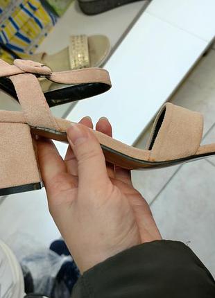 Босоніжки жіночі стильні