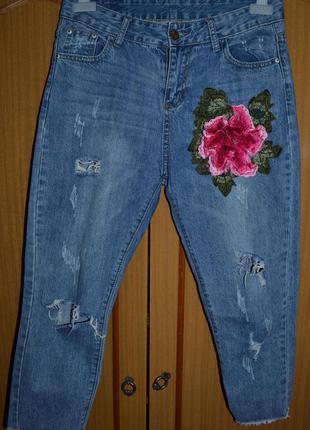 Трендові рвані джинсові бриджі vessa з розкішною опуклої вишитій трояндою