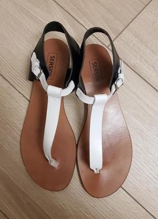 Кожаные черно-белые босоножки сандалии vera moda1 фото