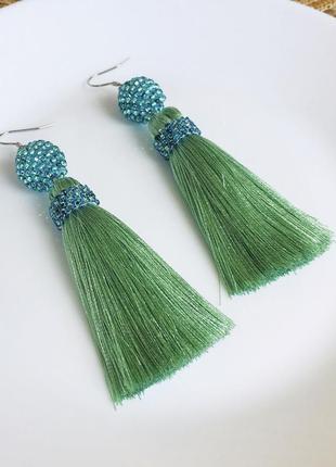 Мятные серьги кисточки с декором из бисера