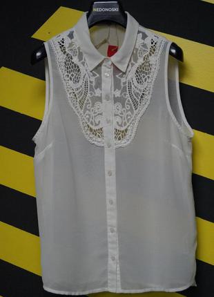 Шифоновая блузка на пуговицах с кружевной вставкой1 фото