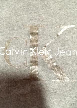 Жіночий сірий укорочений світшот calvin klein jeans(р. s)оригінал3 фото