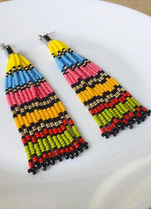 Разноцветные серьги гвоздики с кисточками из бисера3 фото