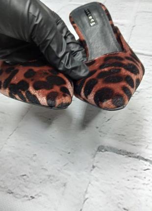 Леопардовые велюровые мюли бархатные на каблуке кожа натуральная сабов лодочки узкий носок cos7 фото