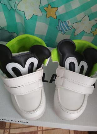 Круті led кросівки