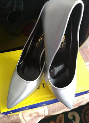 Стальні туфелькі