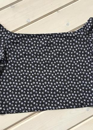 Divided h&m черный  кроп топ в цветочек