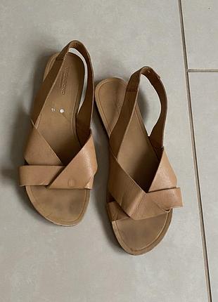 Босоніжки шкіряні