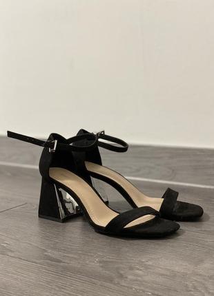 Босоножки bershka