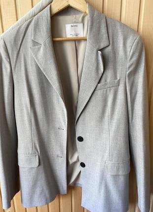 Серый пиджак