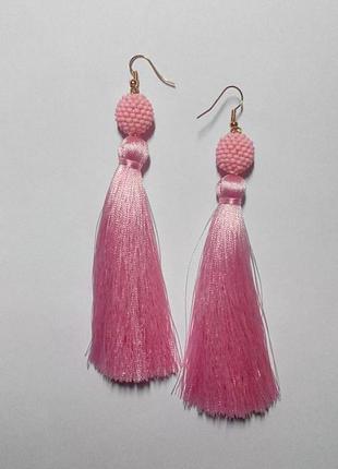 Сережки-кисті ніжно рожеві з обплетенной бусиною1 фото