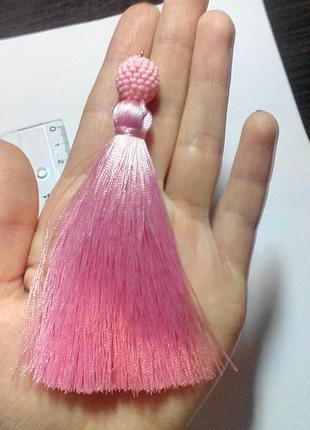 Серьги-кисти нежно розовые с обплетённой бусиной4 фото