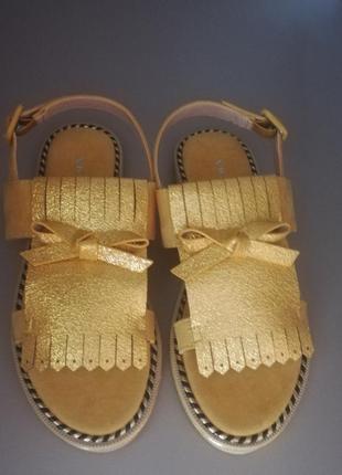 Жовті сандалі, золотисте босоніжки 36 р9 фото
