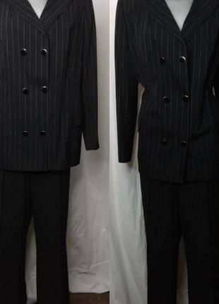 Костюм чёрный двубортный в полоску брючный
