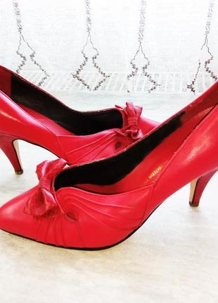 Жіночі, натуральні шкіряні, червоні туфлі, човники, з декором бантом5 фото