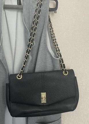 Сумка багет с золотыми цепями