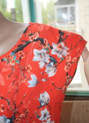 Яркая вискозная блуза с коротким рукавом в цветочный принт2 фото