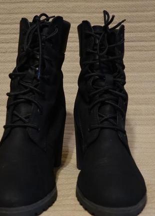 Элегантные черные  кожаные ботинки на устойчивом каблуке timberland green rubber сша 39 р.4 фото