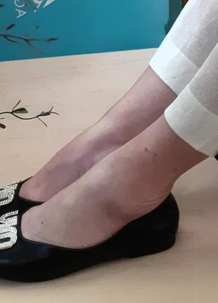 Чорні Балетки з брошкою mio