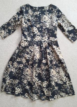 Очень и очень красивое платье в цветах.