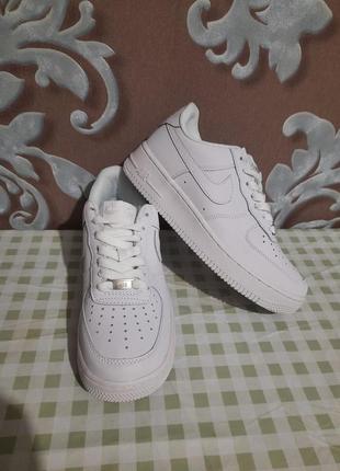 Женские кроссовки nike air force 1 low белые7 фото