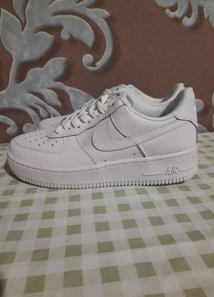 Женские кроссовки nike air force 1 low белые3 фото