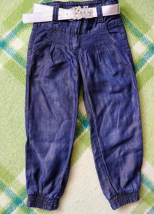 Легкие штанишки-джинсы на 4 года3 фото