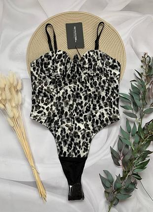 ✨рожевий леопардовий боді зі штучної шкіри з v-подібною кісточкою prettylittlething✨