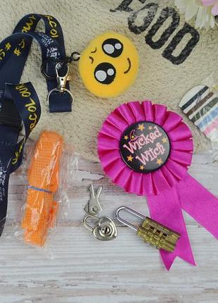 Фірмовий набір різних дрібничок для дівчинки чи хлопчика