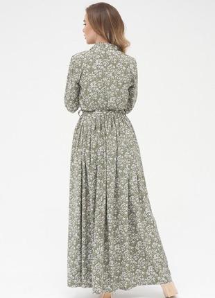 Квіткове приталену сукню кольору хакі з розрізом3 фото