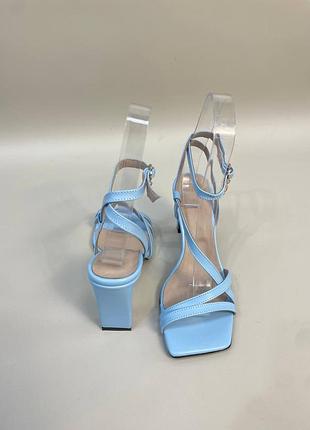 Шкіряні босоніжки каблук 8см квадратний носик