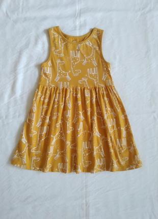 Хлопковое трикотажное платье принт жирафа бренда f&amp;fAP 4-5 eur 104-110