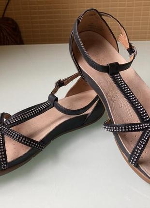Женские босоножки clarks