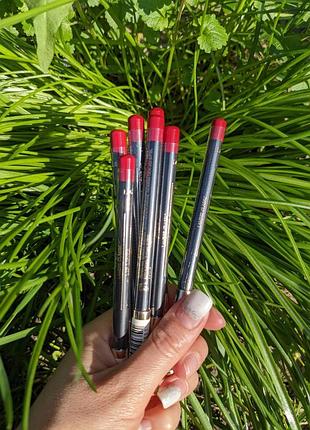 М'який червоний олівець для губ ламбре lambre