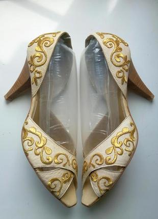 Босоножки летние туфли с узорами кожаные д'орсэ  открытые с вышивкой