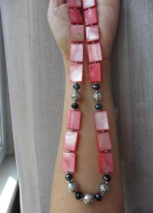 Яскраві намисто з натурального перламутру