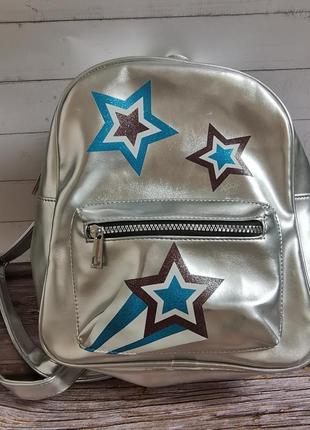 Роскошный рюкзак серебристого цвета со звездами2 фото