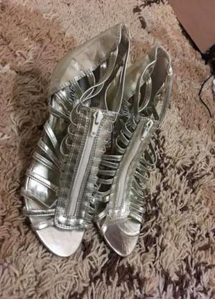 Сріблясті босоніжки new look new look