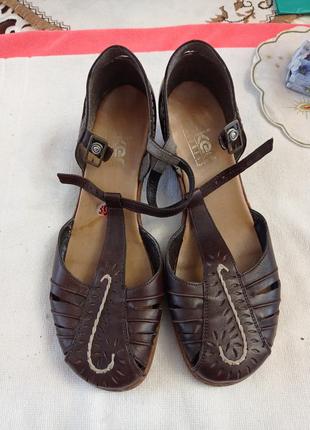 Босоніжки. легенькі..