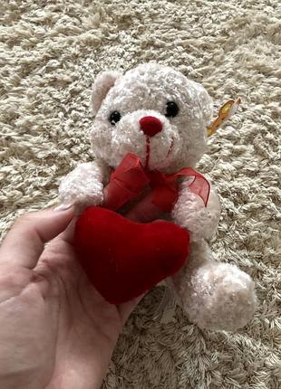 Ведмедик із сердечком