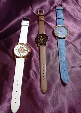 Жіночий наручний годинник із масивним циферблатів