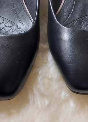 Женские кожаные туфлм на блочном устойчивом каблуке с квадратным носом  m&s3 фото