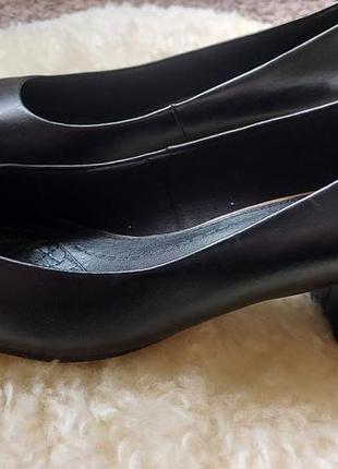 Женские кожаные туфлм на блочном устойчивом каблуке с квадратным носом  m&s4 фото
