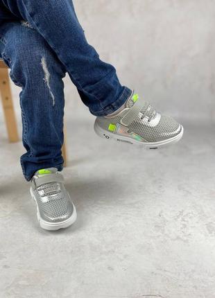 Трендовые кроссовки.