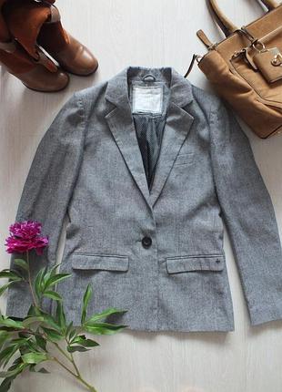 Стильный красивый пиджак