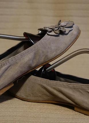 Мягусенькие бежевые замшевые балетки с большим цветком clic! испания 34 р.